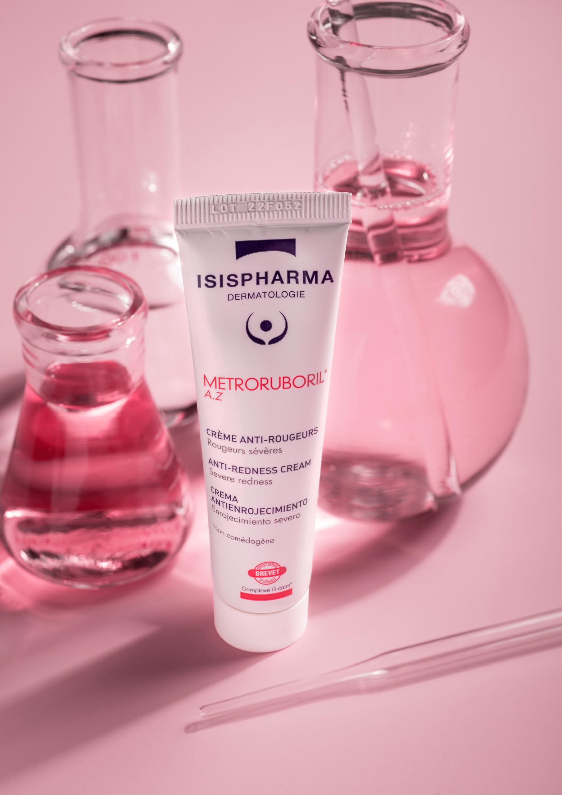 IsisPharma Metroruboril A.Z calming cream during daily routine