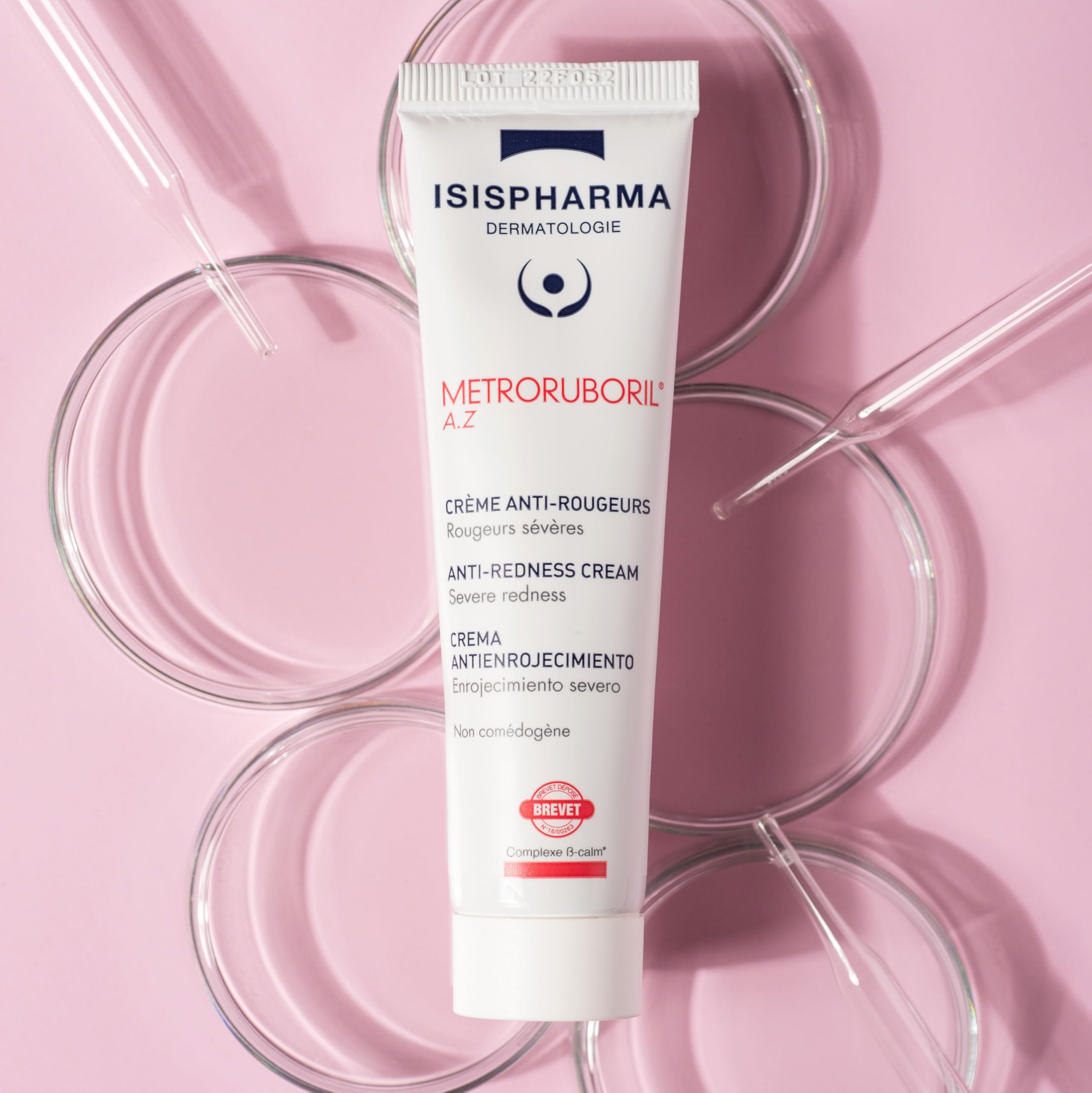 IsisPharma Metroruboril A.Z cream packaging front emphasizes 30ml size and calm hydration