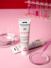 IsisPharma Metroruboril A.Z cream texture swatch on skin