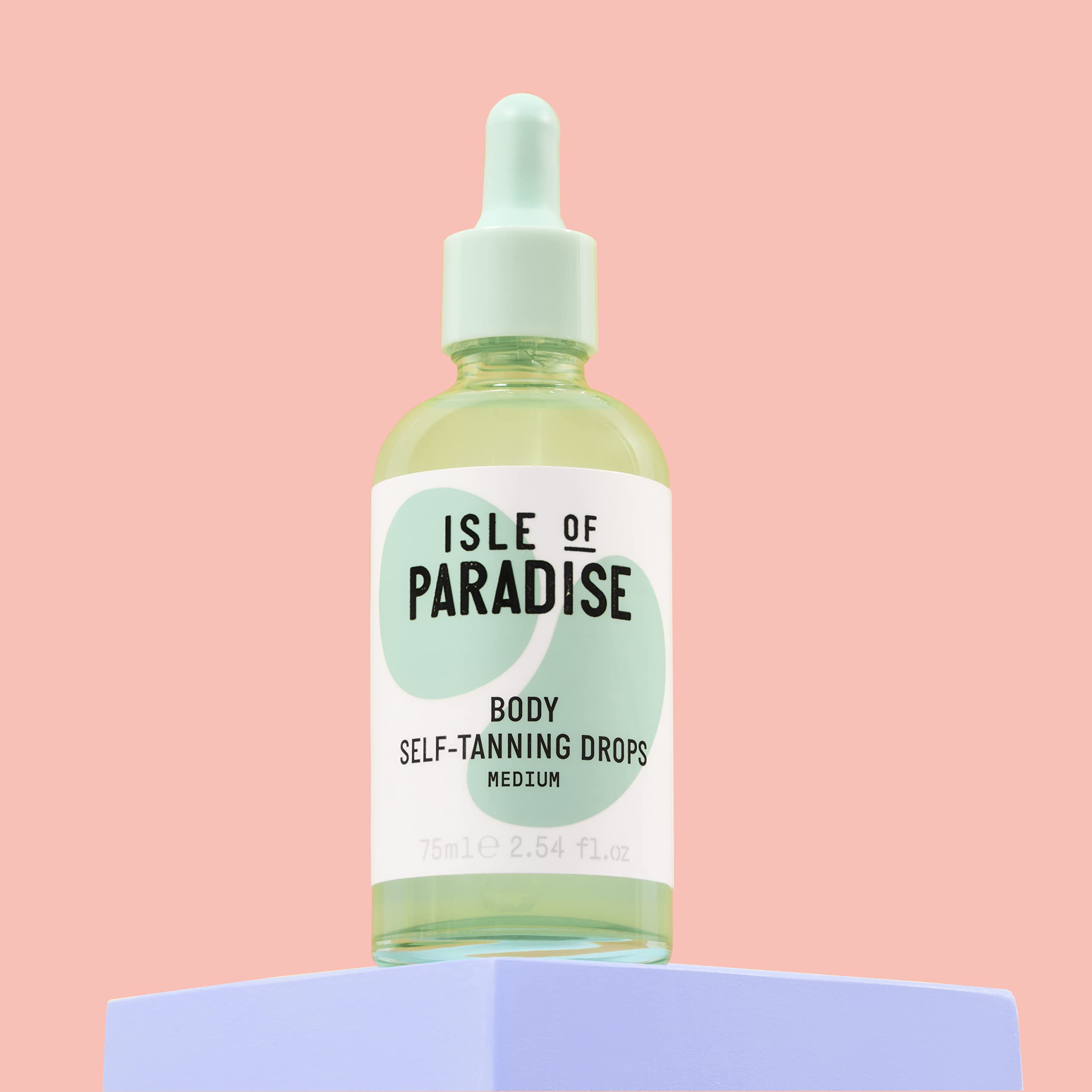 Isle of Paradise drops mixing with moisturizer demonstrates customizable shade without harsh sun exposure.