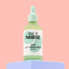 Isle of Paradise drops mixing with moisturizer demonstrates customizable shade without harsh sun exposure.