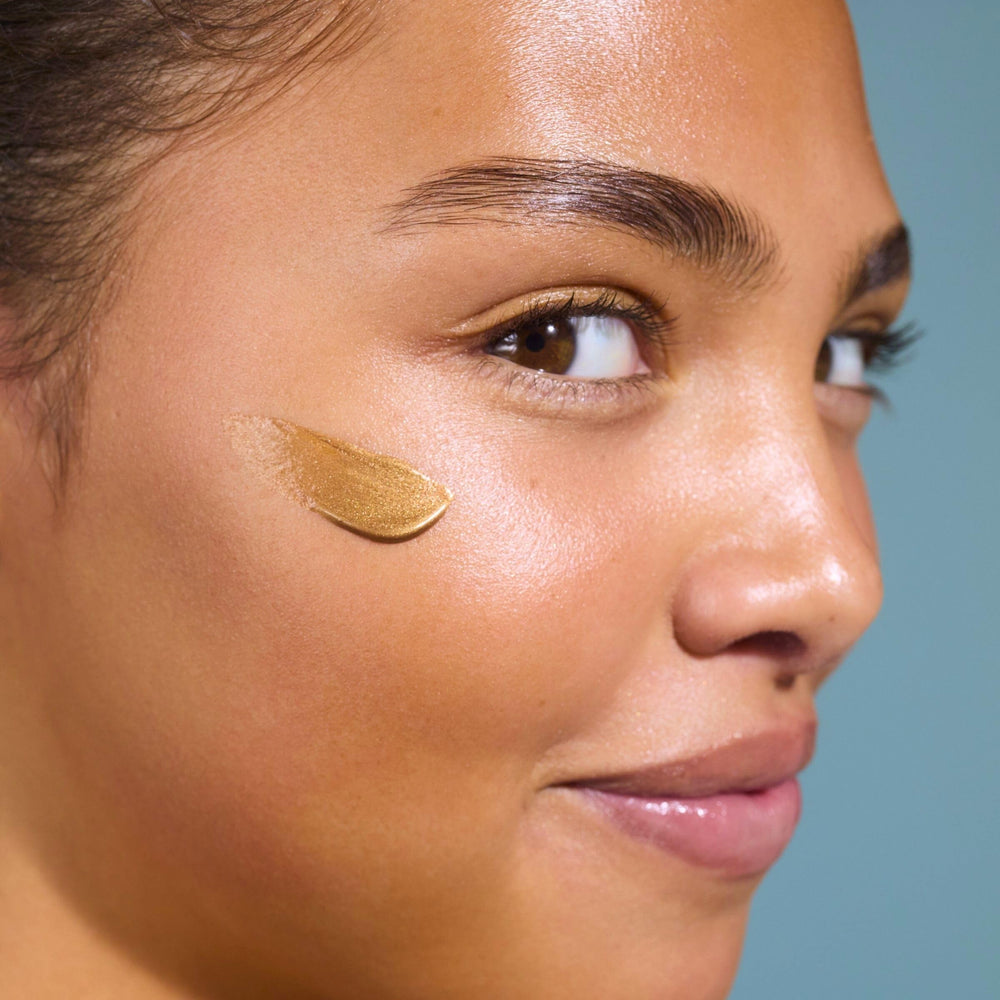 Isle of Paradise Sunny Serum Champagne plant-based ingredients close-up