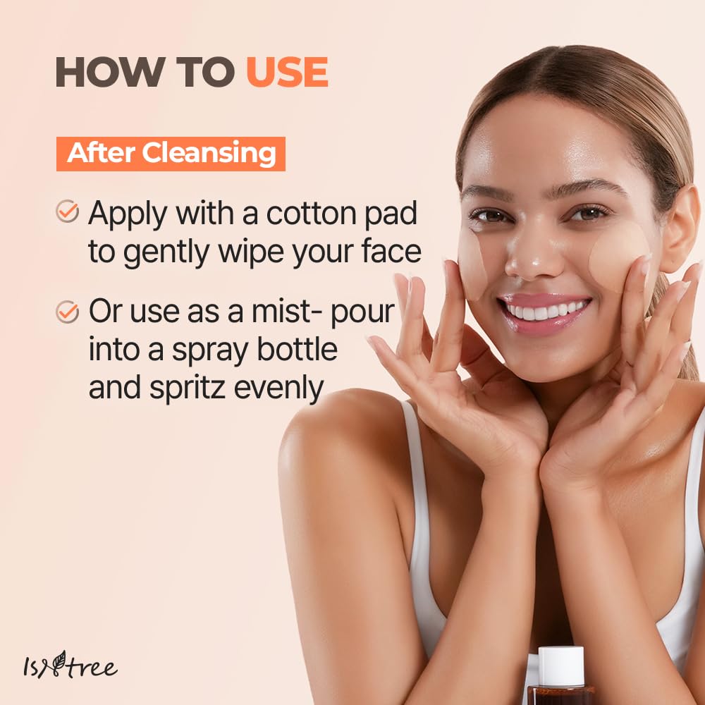 IsNTREE Green Tea Fresh Toner skin application close-up for hydrating feel
