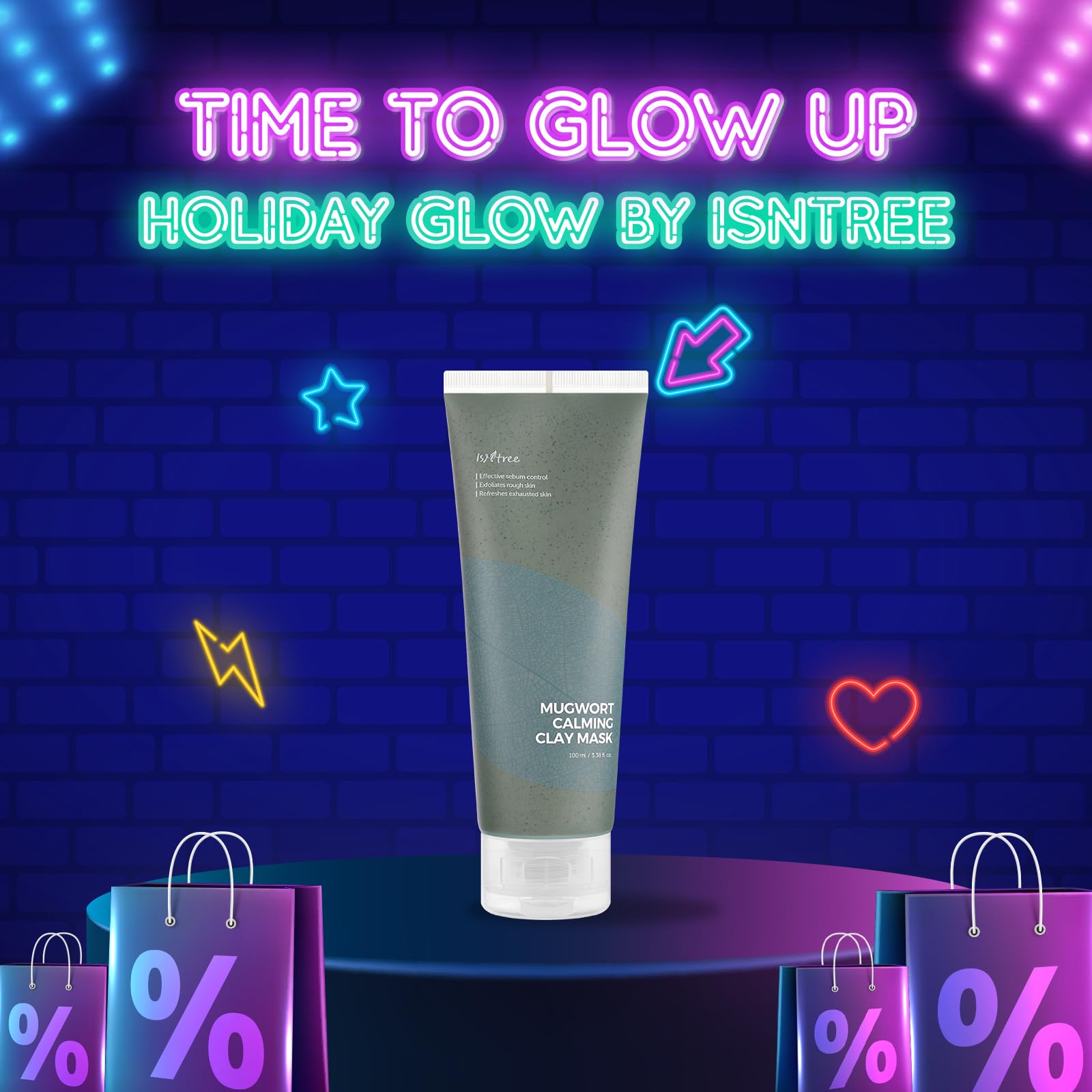 IsNtree Mugwort Clay Mask application portrait demonstrates smooth spread for deep cleansing.