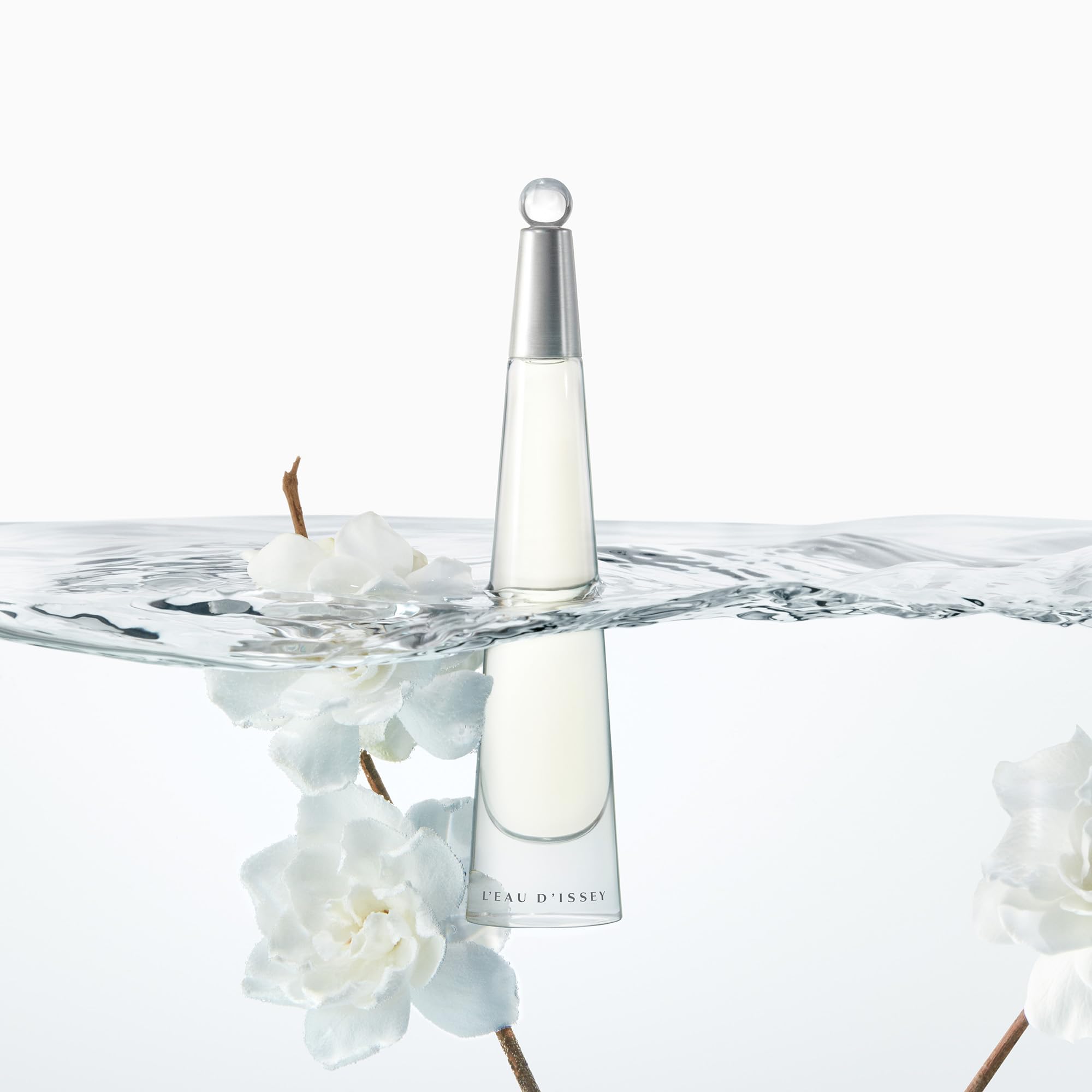 Issey Miyake L'Eau d'Issey lotus rose accord close-up highlights delicate bloom and purity