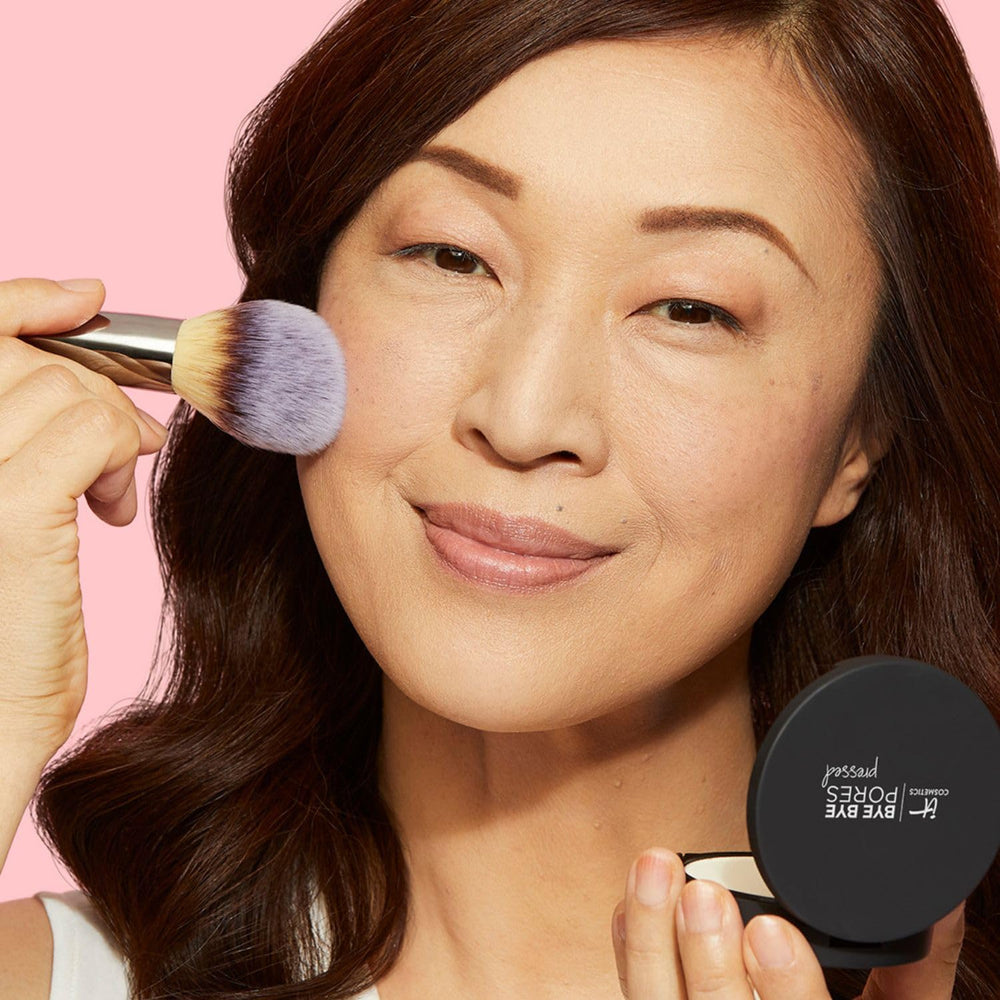 IT Cosmetics Bye Bye Pores pressed powder packaging and sleek compact design.