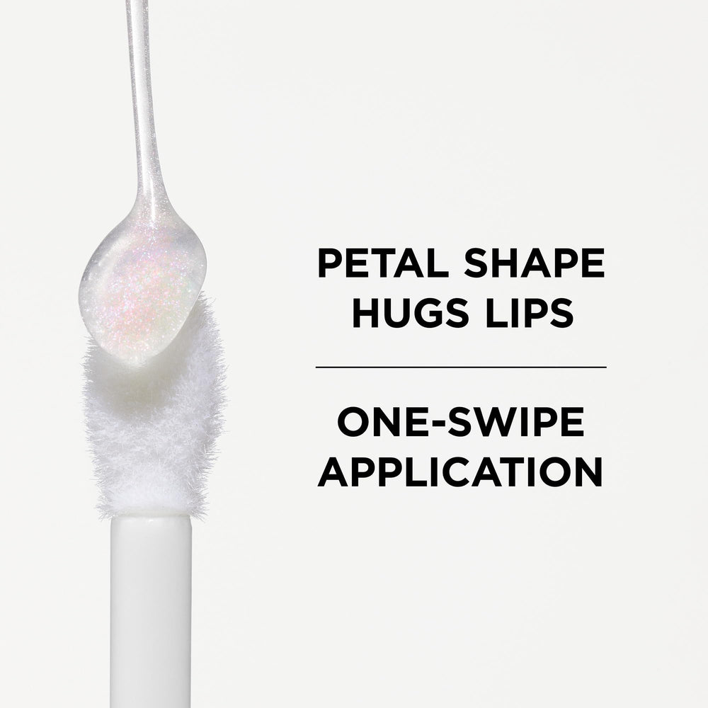 It Cosmetics Confidence in a Serum Lip Gloss hydration burst on lips demonstrates all-day moisture.