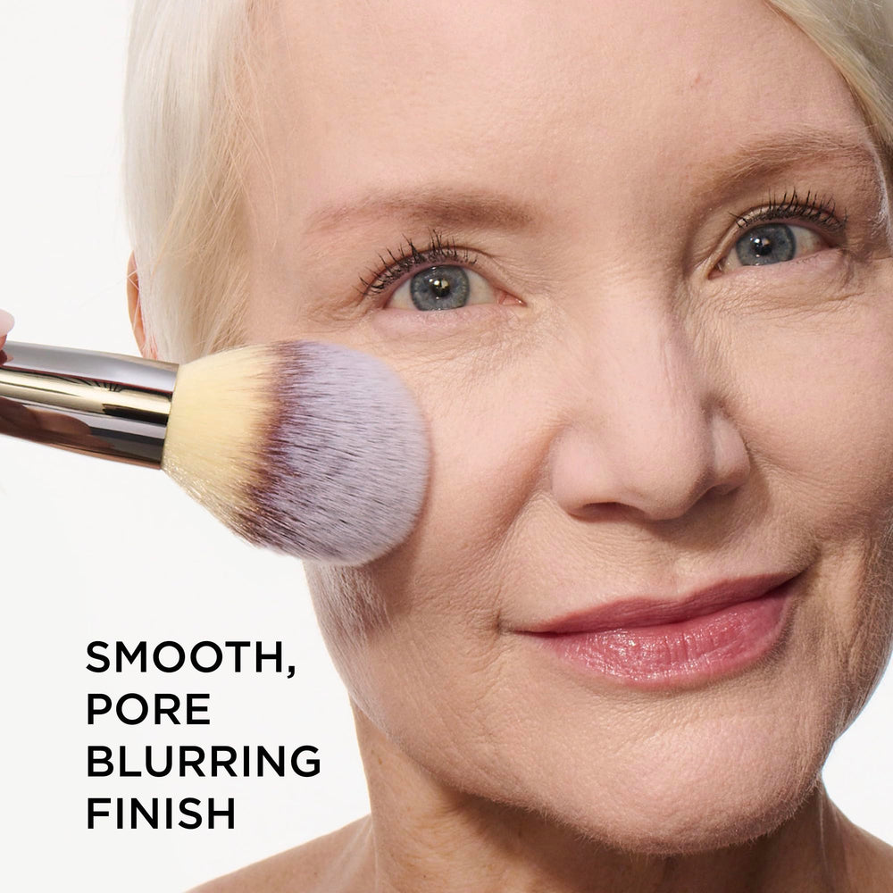 IT Cosmetics Heavenly Luxe Wand Ball Brush precision-cut head for controlled flawless application