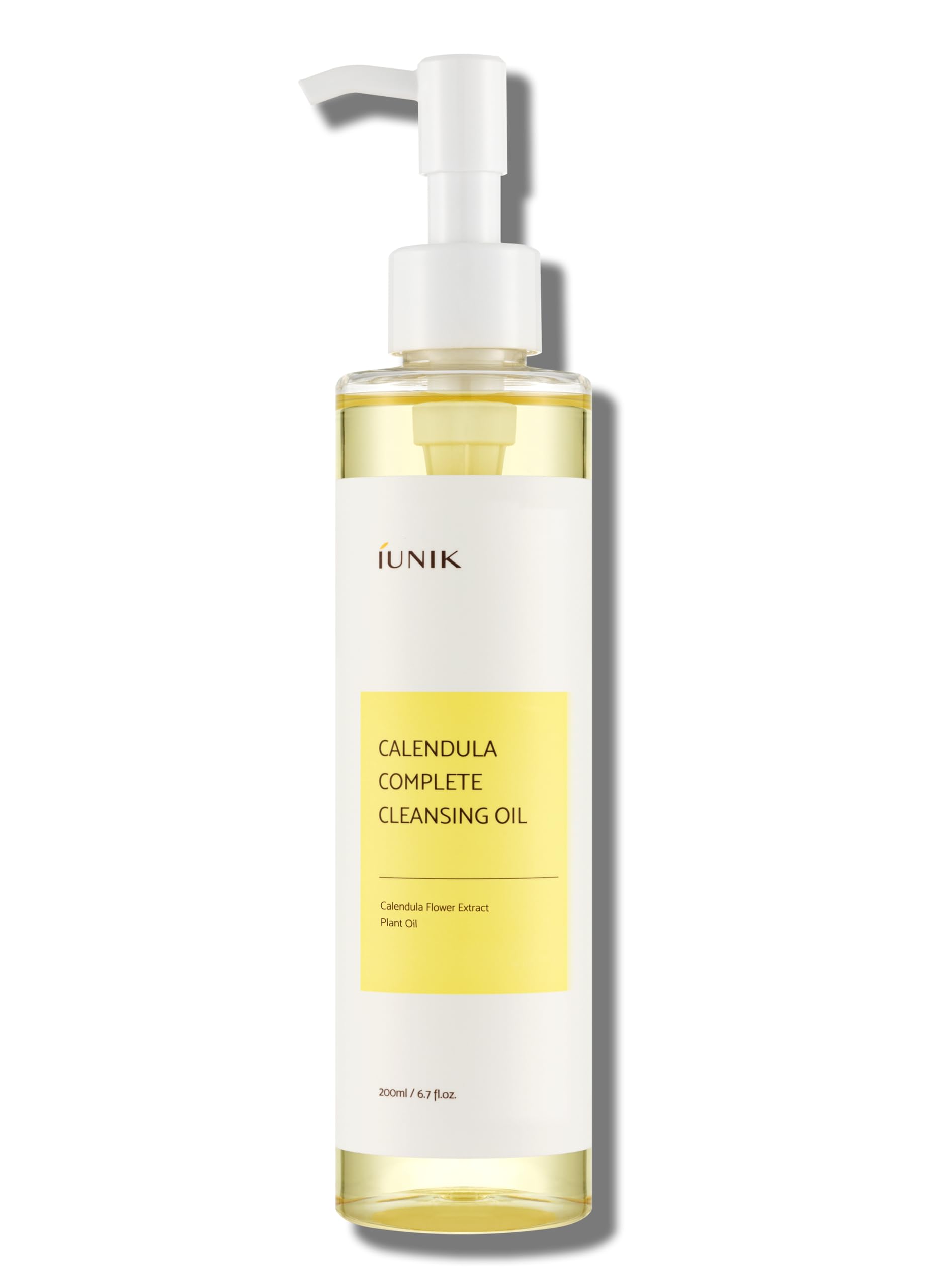 IUNIK Calendula and Jojoba Cleansing Oil bottle demonstrates gentle makeup removal and hydration.