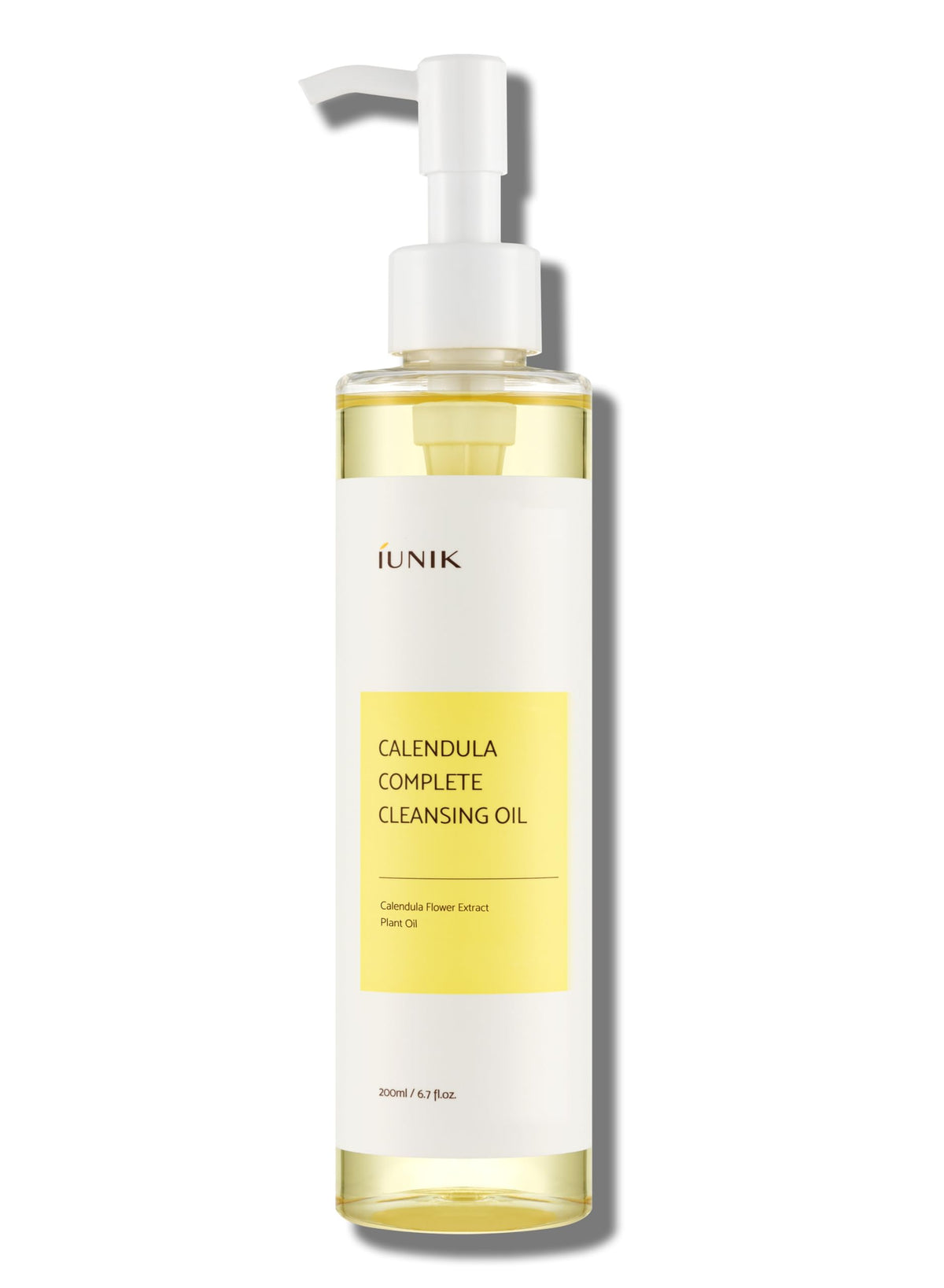 IUNIK Calendula and Jojoba Cleansing Oil bottle demonstrates gentle makeup removal and hydration.
