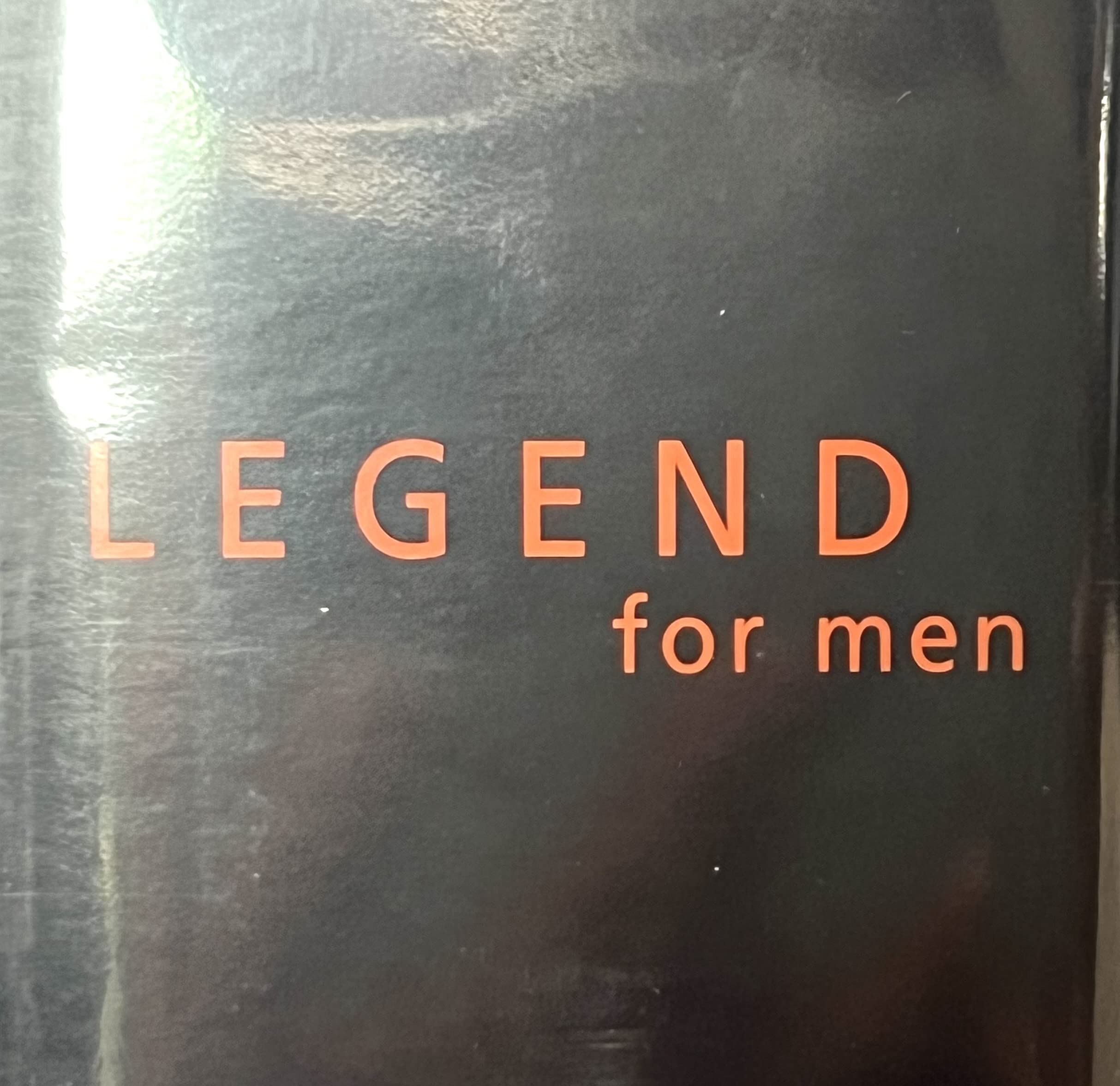 JAFRA Legend for Men spray application shows easy, even mist for daily wear.