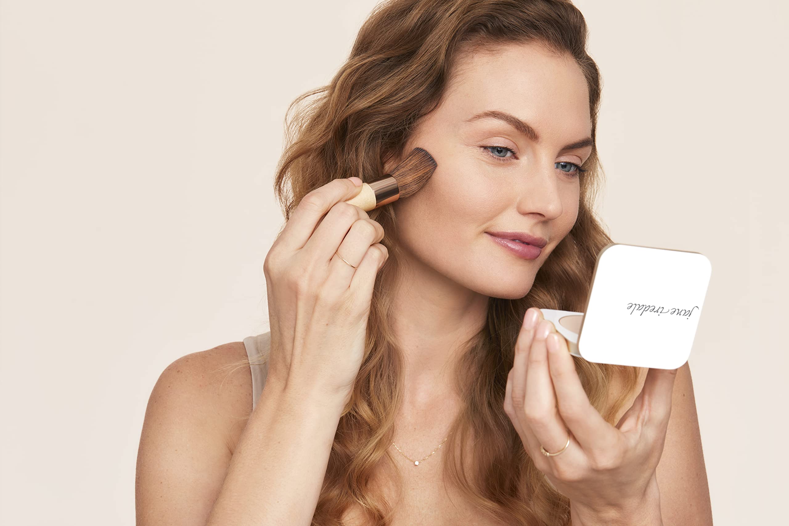 Jane Iredale PurePressed Base water-resistance close-up highlights 40-minute wear