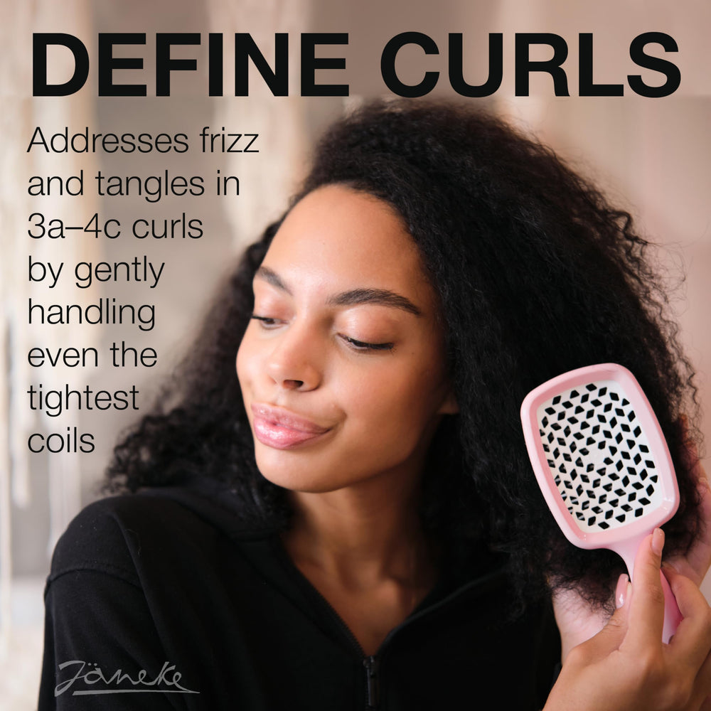 Janeke Superbrush adapts to curly, wavy, or straight hair for smooth detangling.