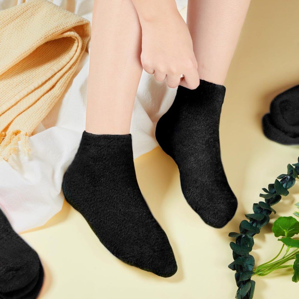 Janmercy Aloe Socks in black versatile wear.