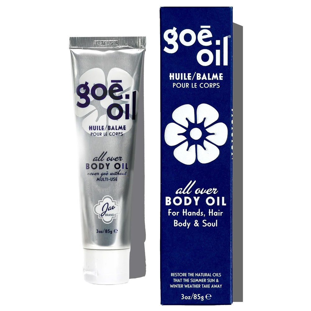 Jao Goē Oil bottle pour shows a luxurious, fast-absorbing hydrator for all-day moisture.