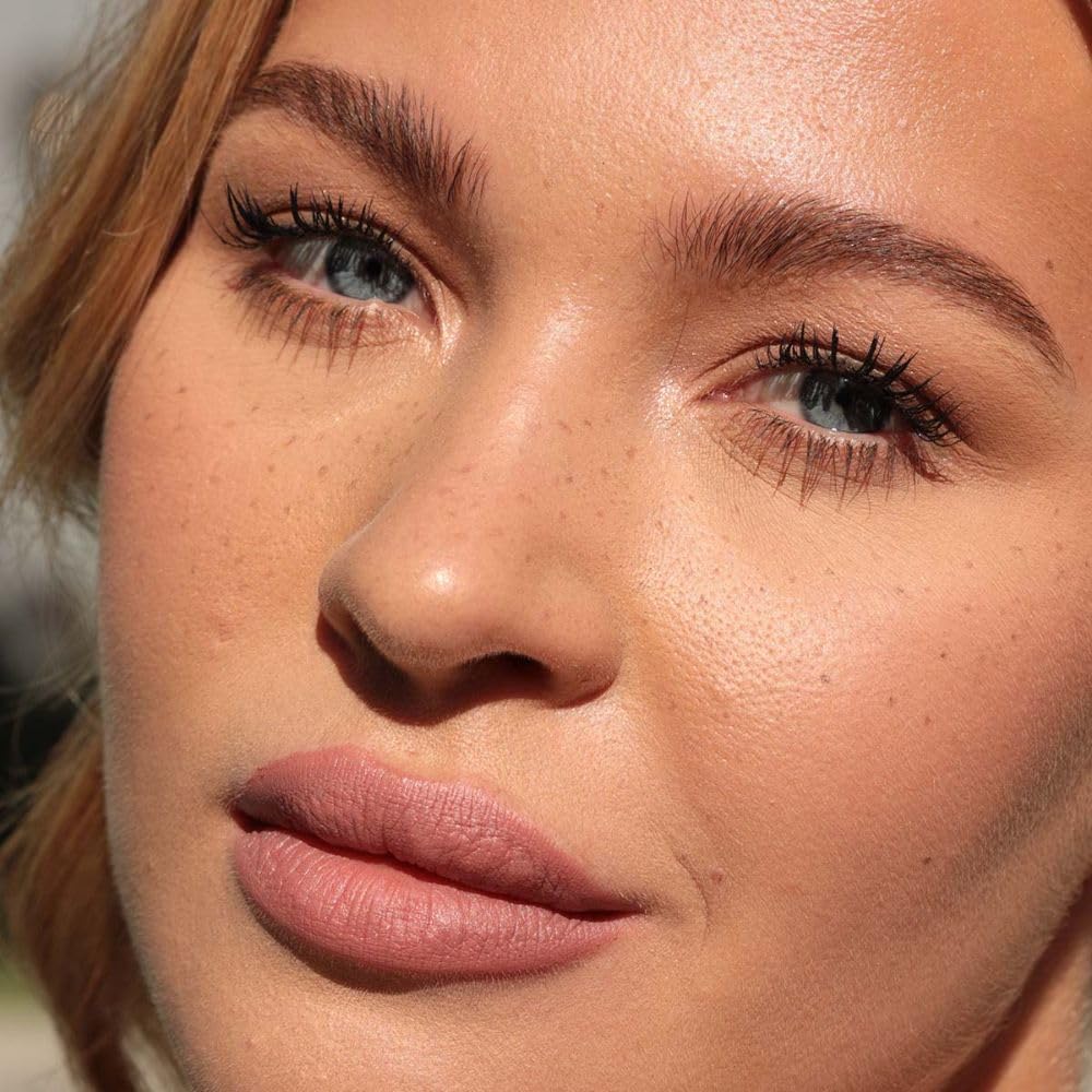 Jason Wu long-lasting freckle look on cheeks offers all-day radiance.