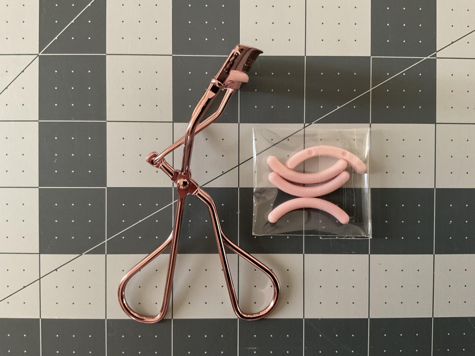 Jenny Patinkin Big Reveal curler nickel-free body ideal for sensitive eyes.