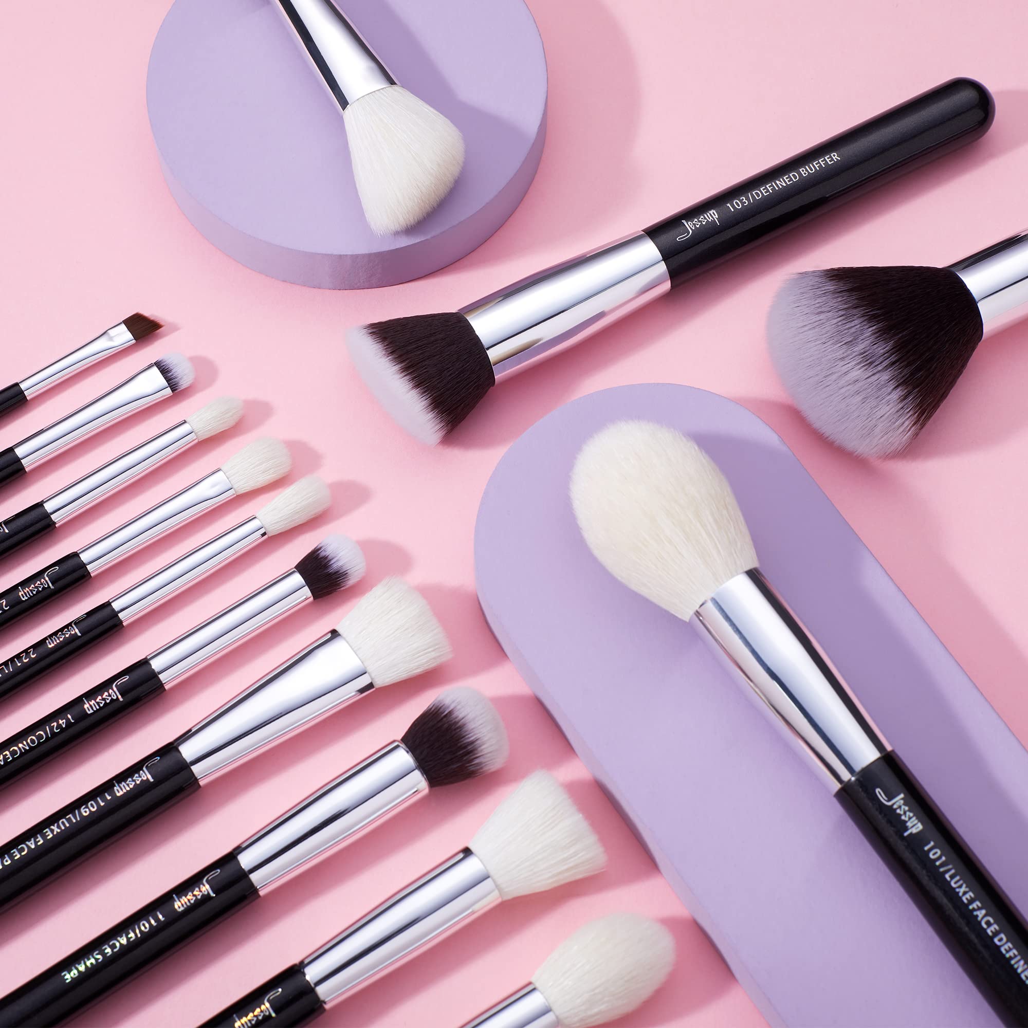 Jessup blush/highlighter brush for radiant, even blush and glow
