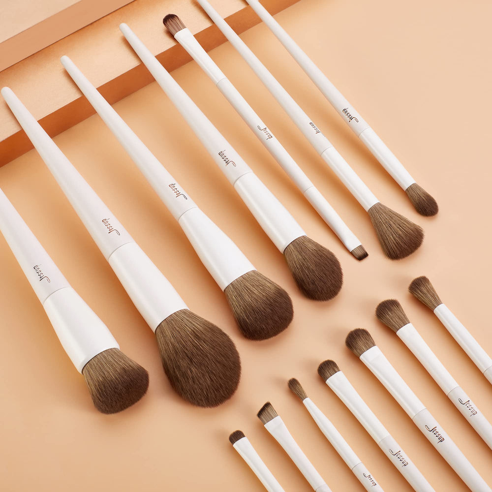 Jessup eyeliner brow brush supports precise brow shaping and eyeliner work.