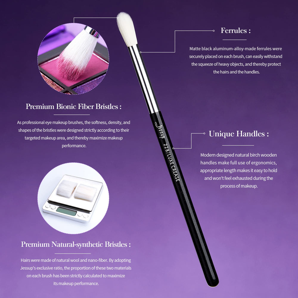 Jessup eyeliner brush for clean, controlled lines and definition.