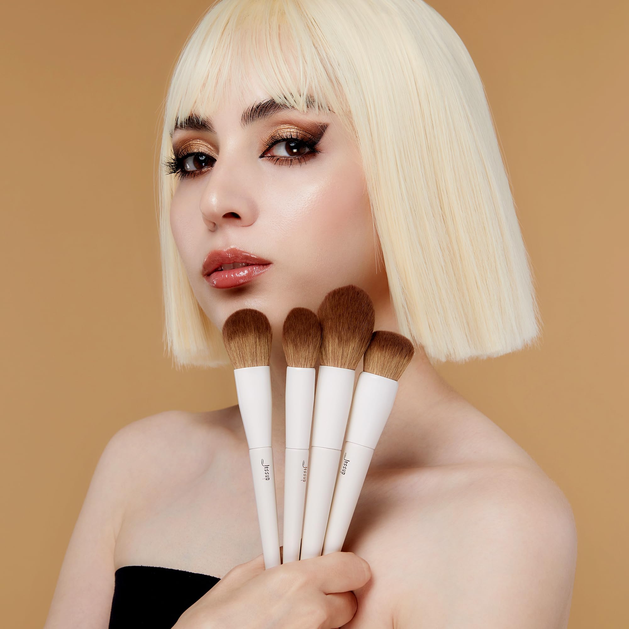 Jessup highlighter brush adds radiant, diffused glow for highlighting