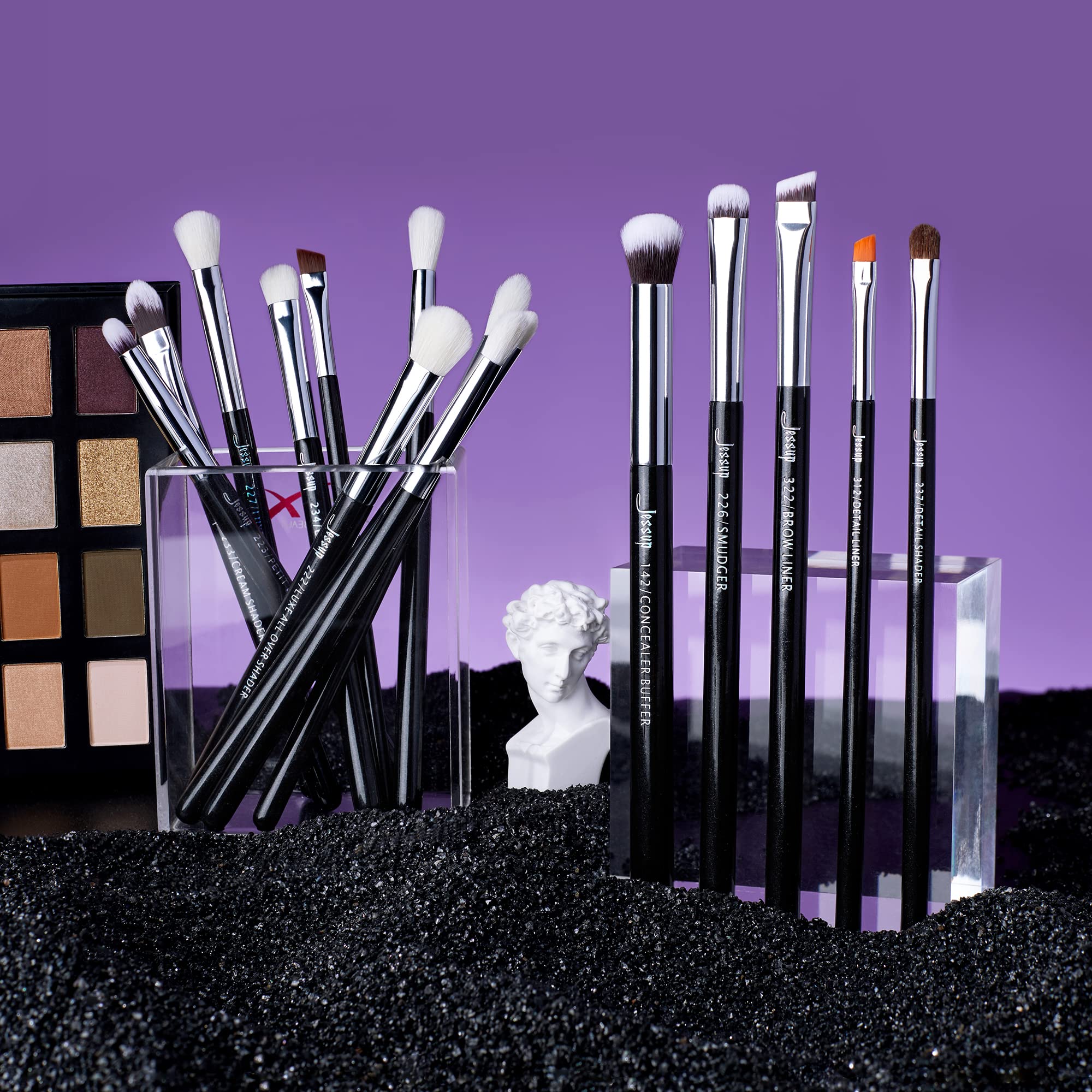 Jessup pencil brush for detailed crease work and precision.