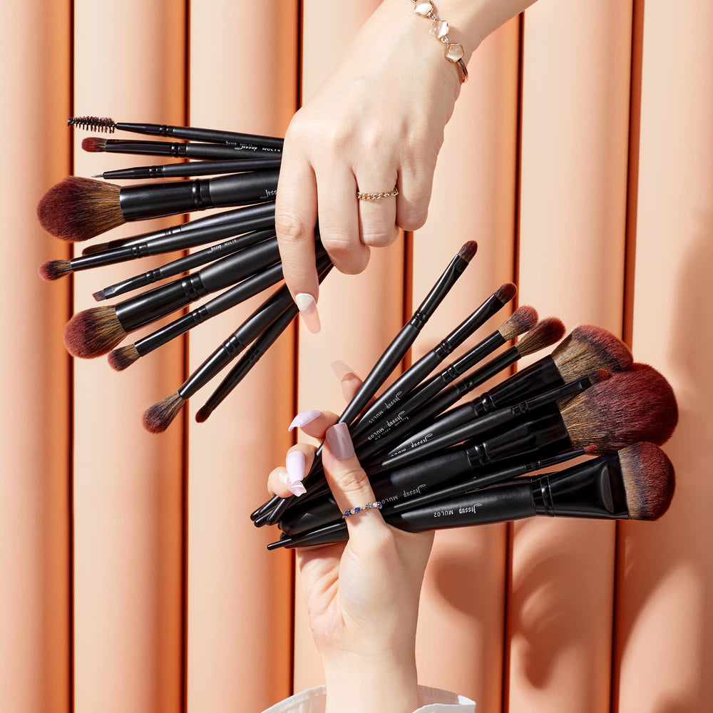 Jessup sculpted-angle brush enables precise contouring