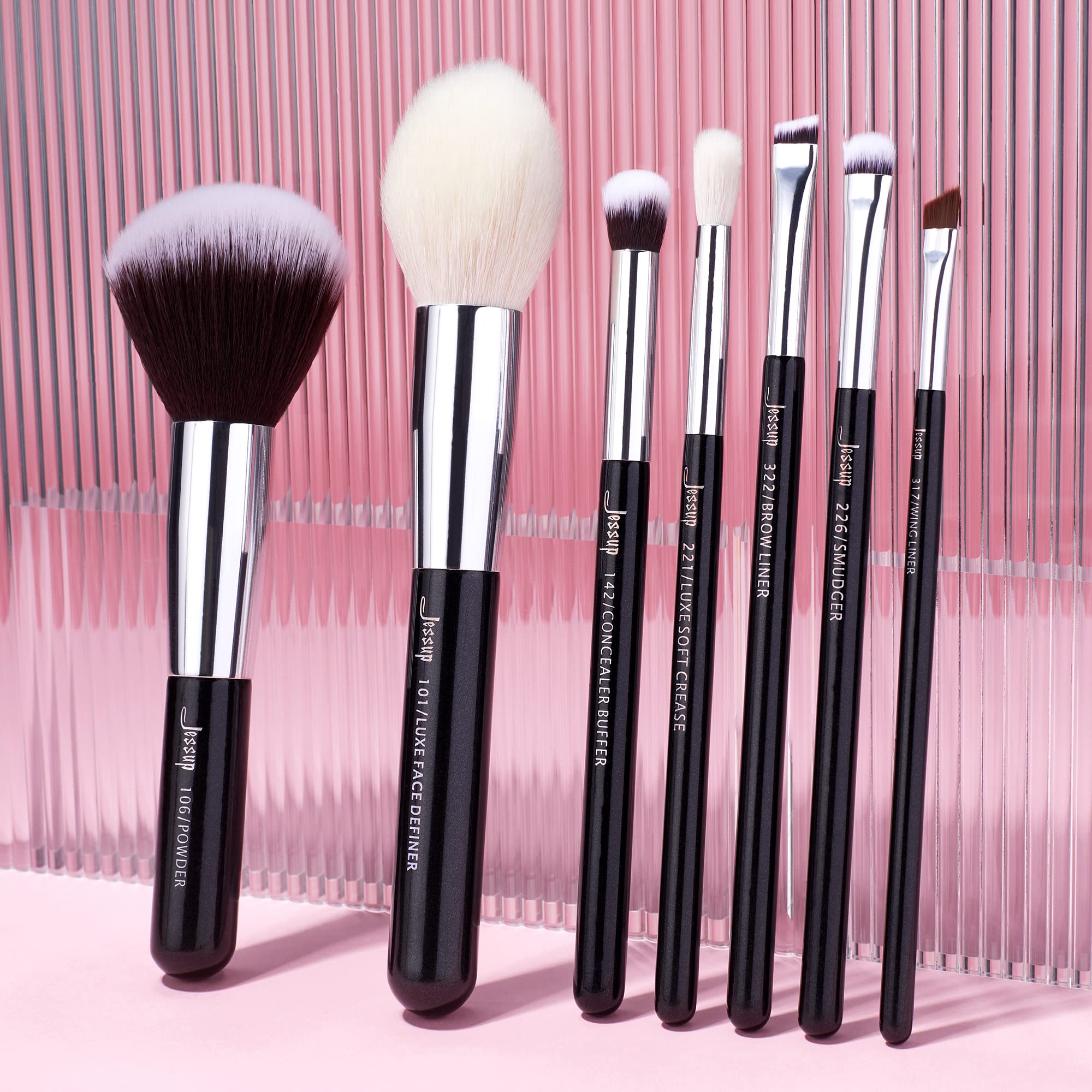 Jessup travel-case compact kit keeps brushes organized on-the-go