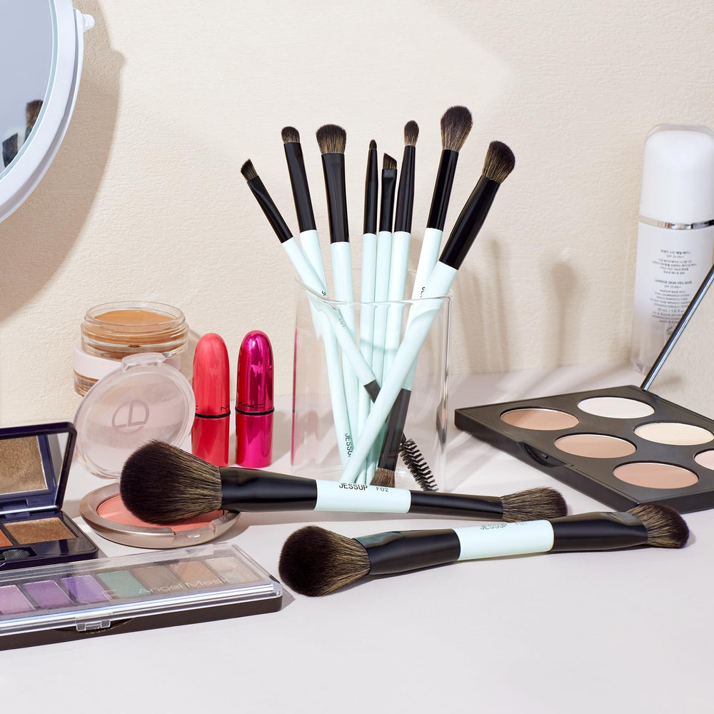 Jessup travel-compact brush case showing portable makeup kit.