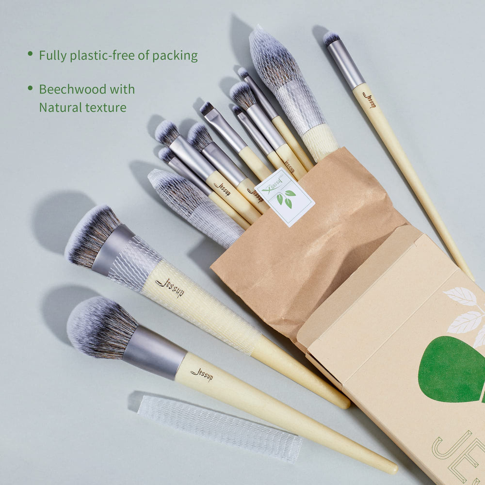 Jessup eyeliner brush enables crisp, clean lines for defined eyes.