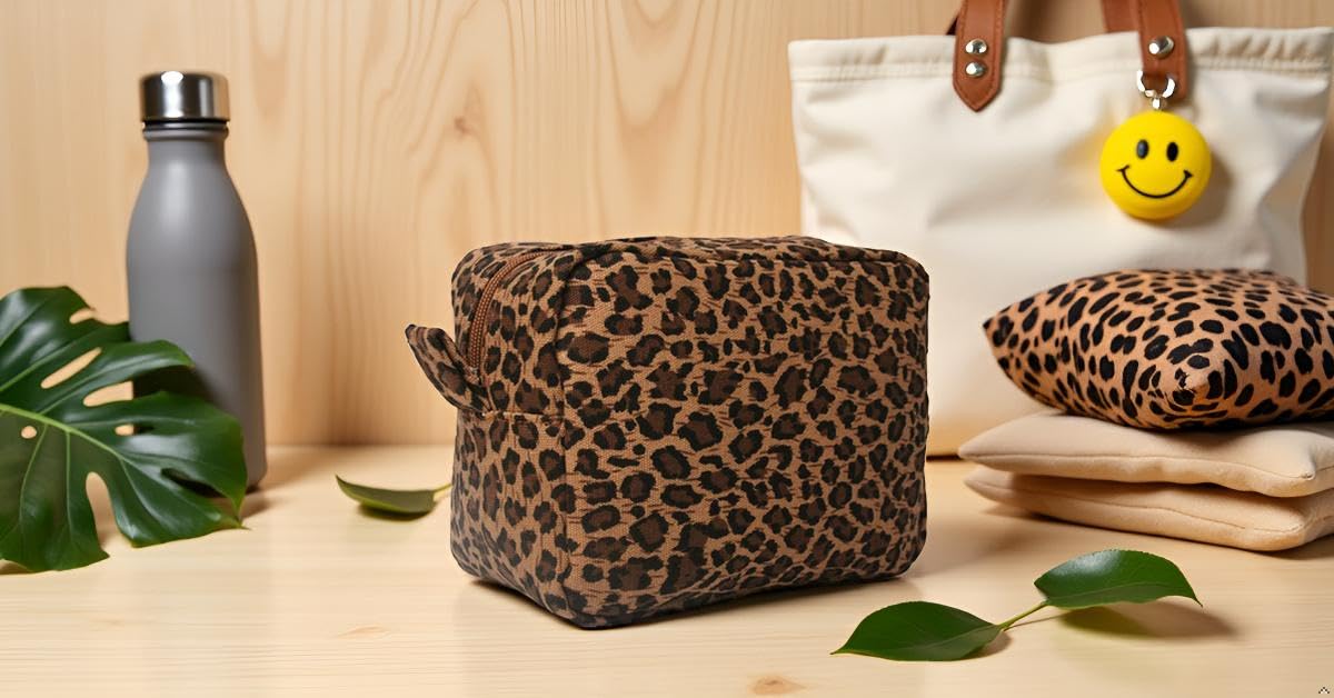 JIU HONG CHAO leopard makeup bag is travel-friendly, keeps essentials neatly packed.