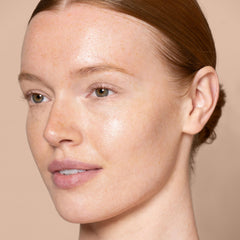 Jouer Glow Drops under foundation creates a customizable glow without heaviness.