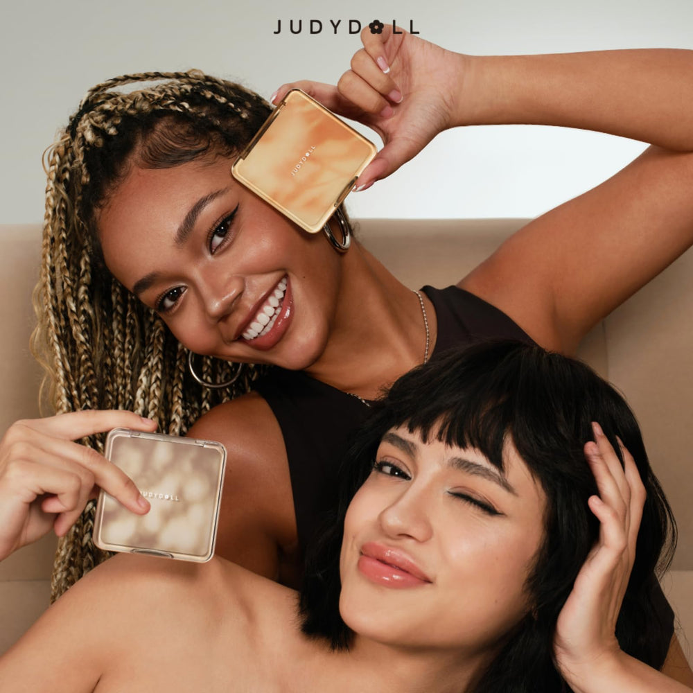 JUDYDOLL Slim mirrored compact stores all four shades for easy on-the-go touch-ups anytime.