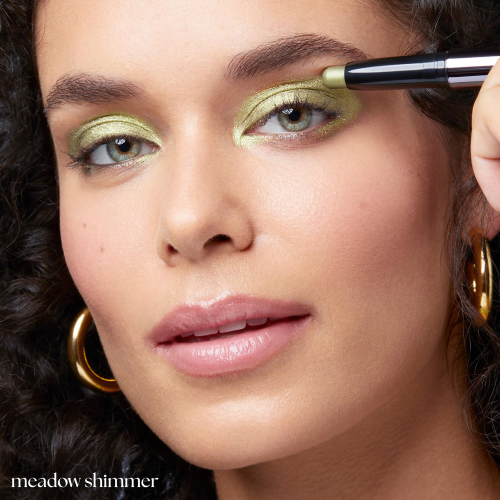 Julep Eyeshadow 101 built-in smudger closeup highlights easy blending and controlled shaping.