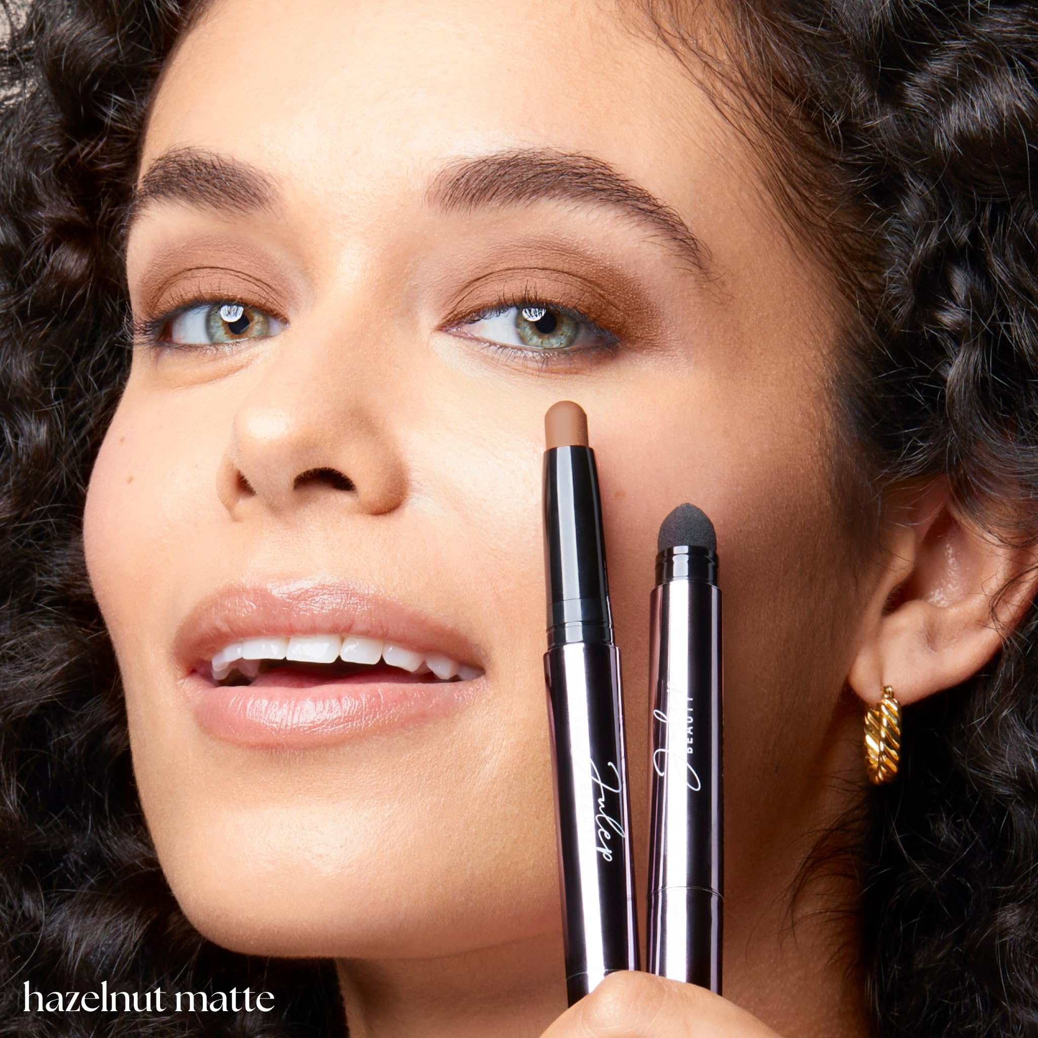 Julep Eyeshadow 101 built-in smudger enables effortless blending on the lid