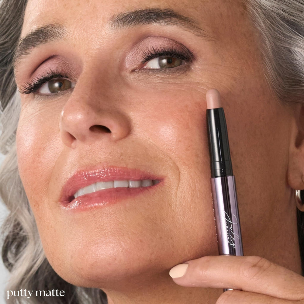 Julep Eyeshadow 101 Putty Matte built-in smudger tip in action for seamless definition