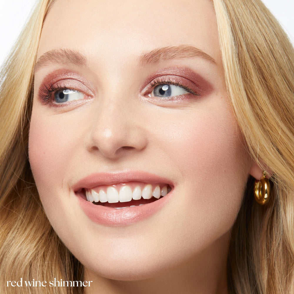Julep Eyeshadow 101 texture closeup shows creamy-to-powder transition for crease-free wear