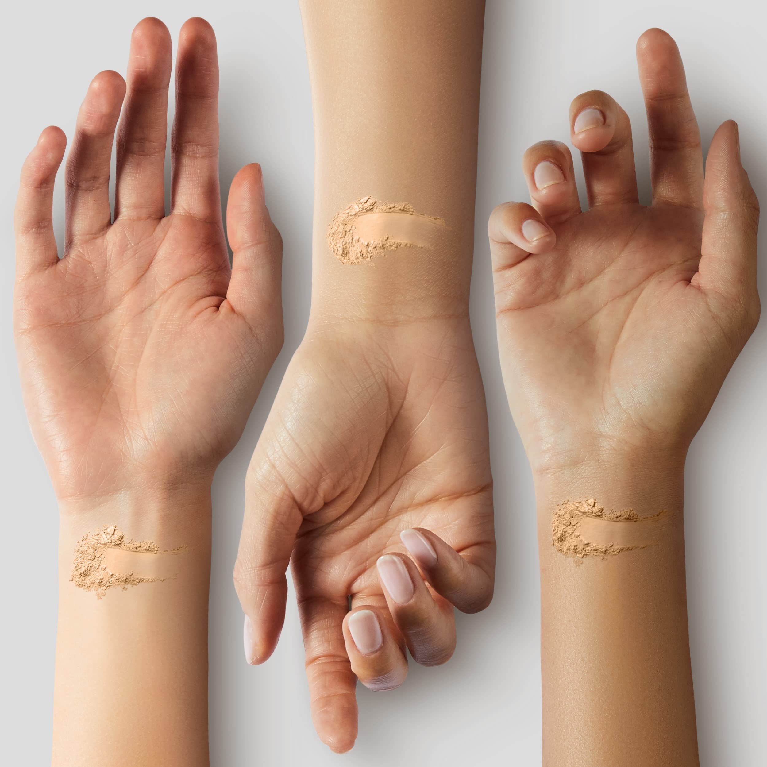 JUNG SAEM MOOL SPF Essential Skin Nuder Cushion natural finish provides effortless daily glow.