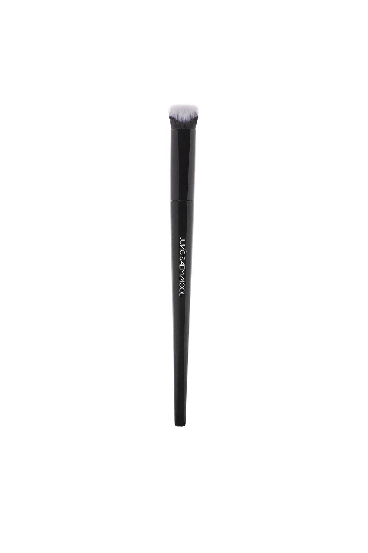 JUNG SAEM MOOL Masterclass Corrector Brush angled sides for precise nose and under-eye coverage.