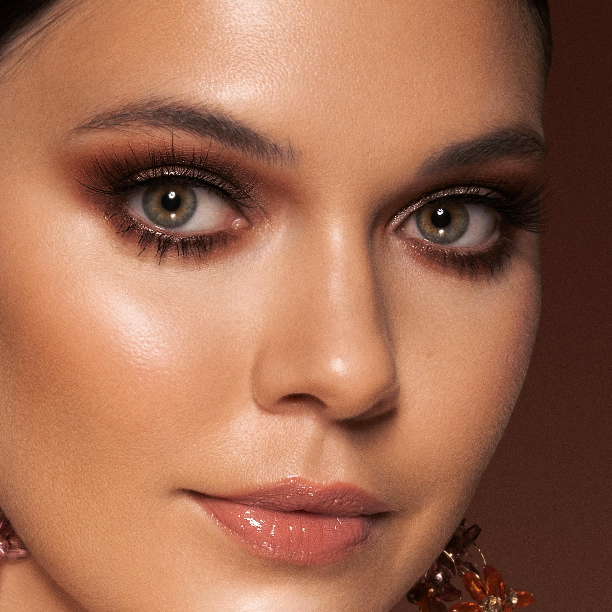 Juvia's Place Coffee Shop auburn shade creates warm crease depth for rich dimension.