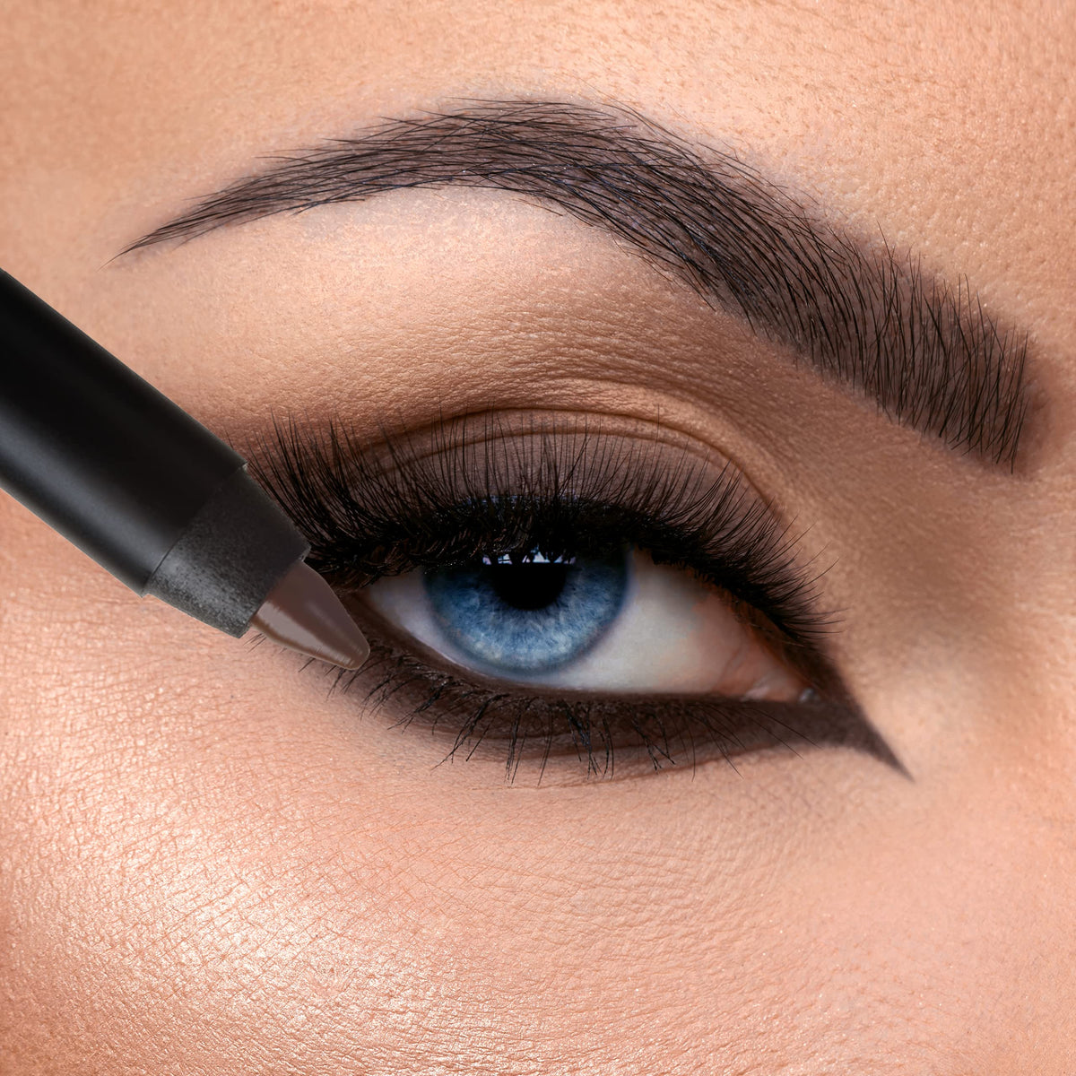 K7L Dark Brown Eyeliner packaging shows sleek design and precision.