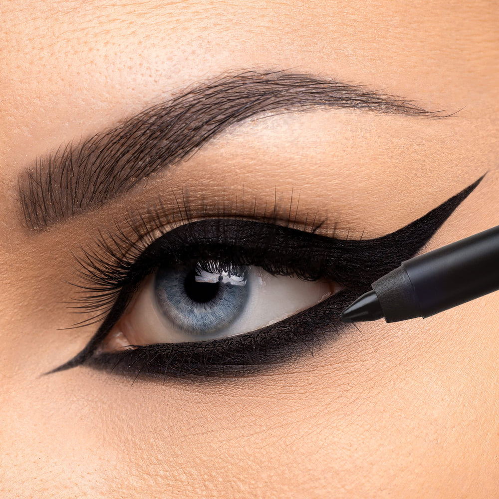 K7L Deep Black Eyeliner swatch demonstrating swift glide for clean daytime lines.