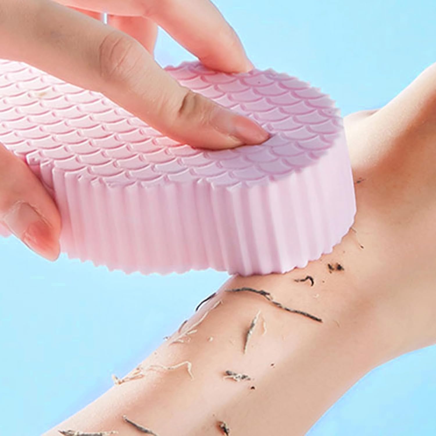 Kaminii 3pcs exfoliating body scrubber in-use photo demonstrates comfortable full-body massage during shower.