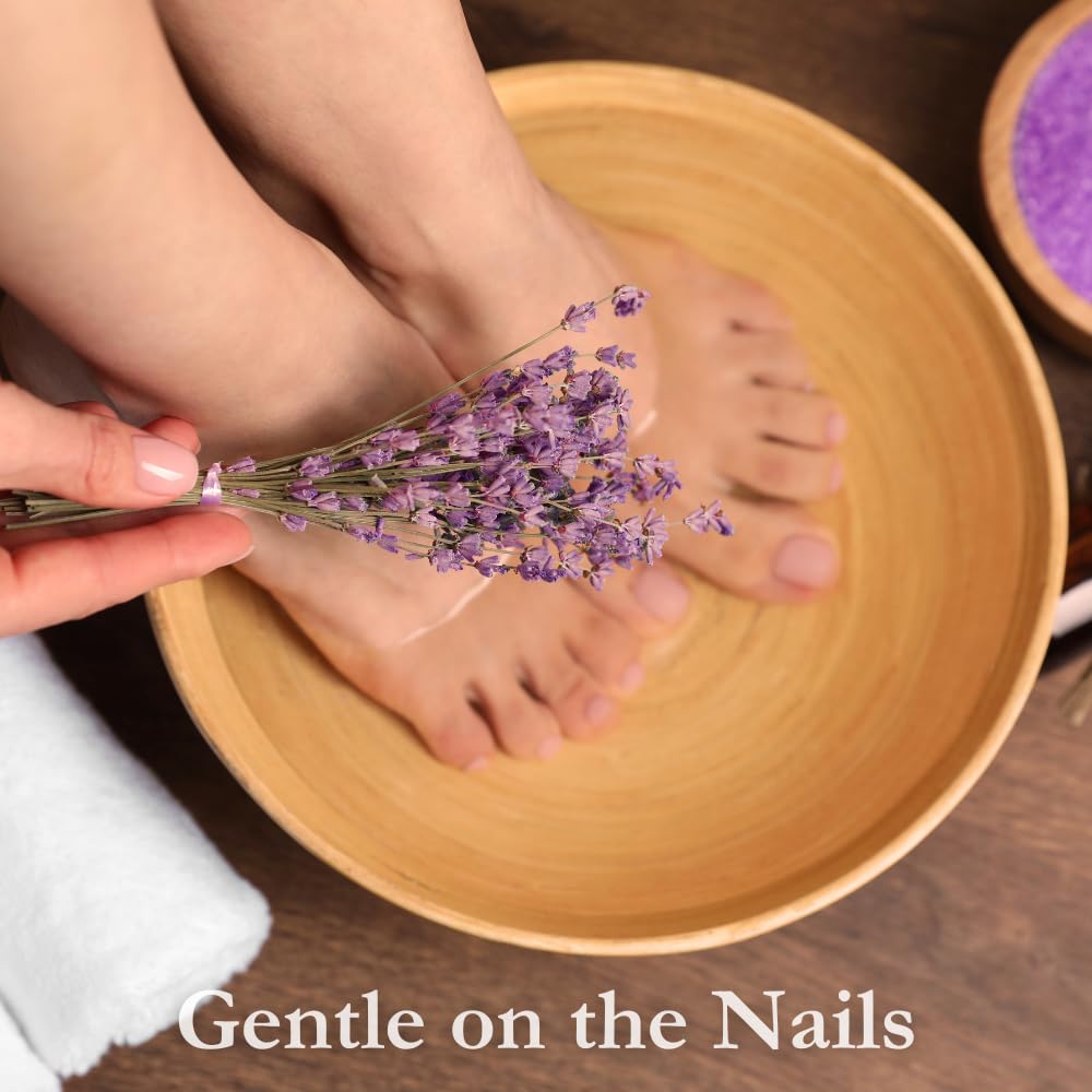 Karma Organic Nail Polish Remover Wipes lavender aroma offers gentle scent during use.