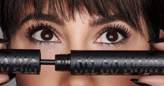 Kat Von D Go Big or Go Home Trooper Black wand with wavy bristles for fluffy coverage.