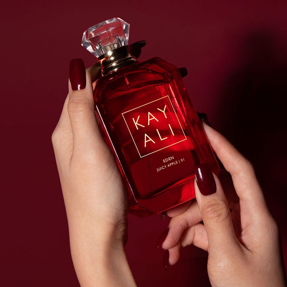 Kayali Eden Juicy Apple middle notes emphasize berry and jasmine aroma.