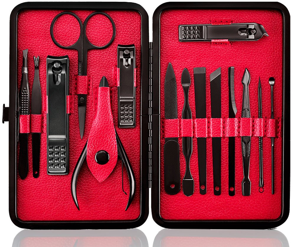 Keiby Citom luxurious-case keeps the 15-piece grooming kit organized for travel.