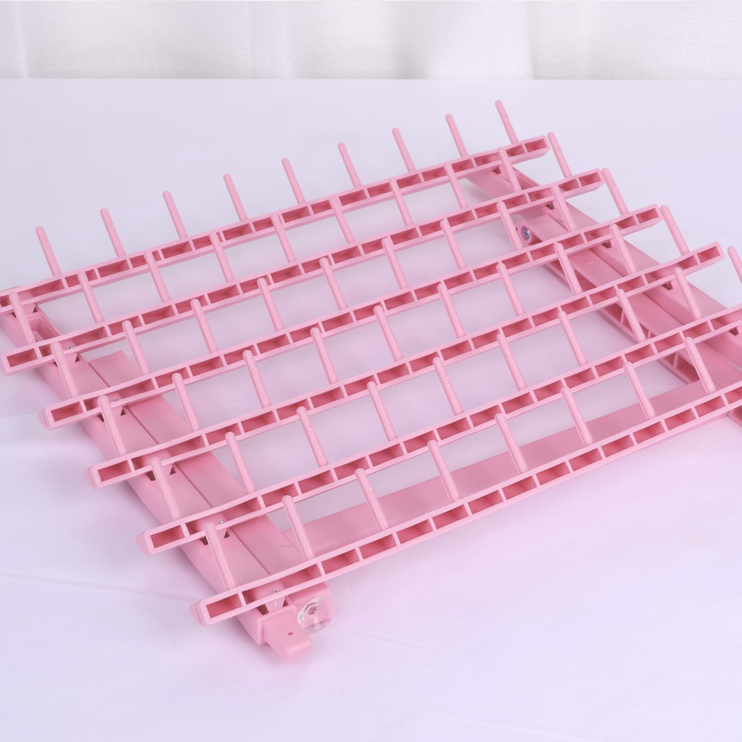 Kelukeya braid rack helps pre-separate crochet hairs for faster prep.