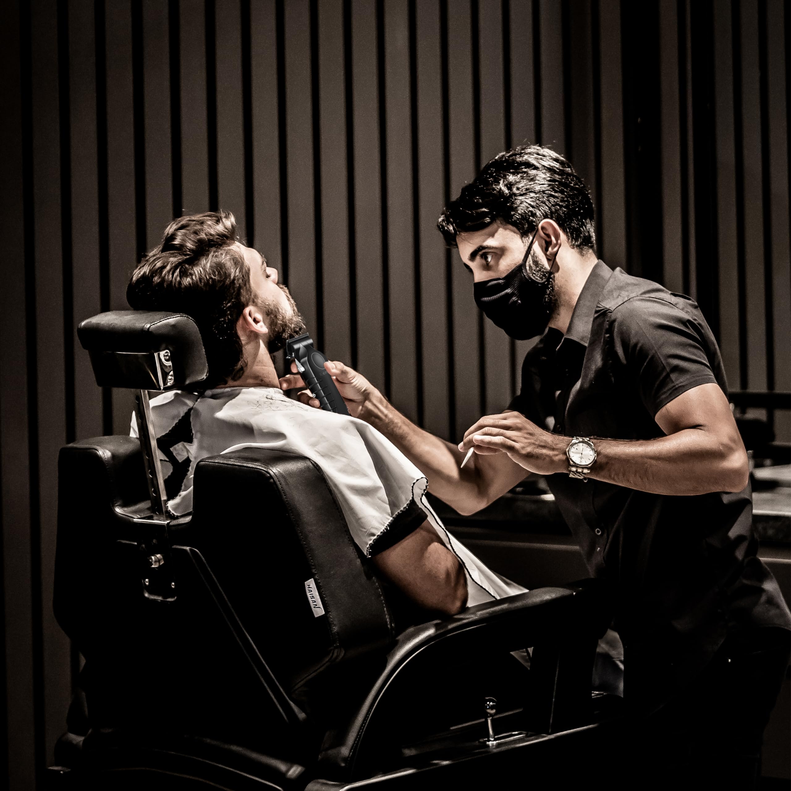 KEMEI 2296 quiet motor keeps grooming comfortable and discreet.