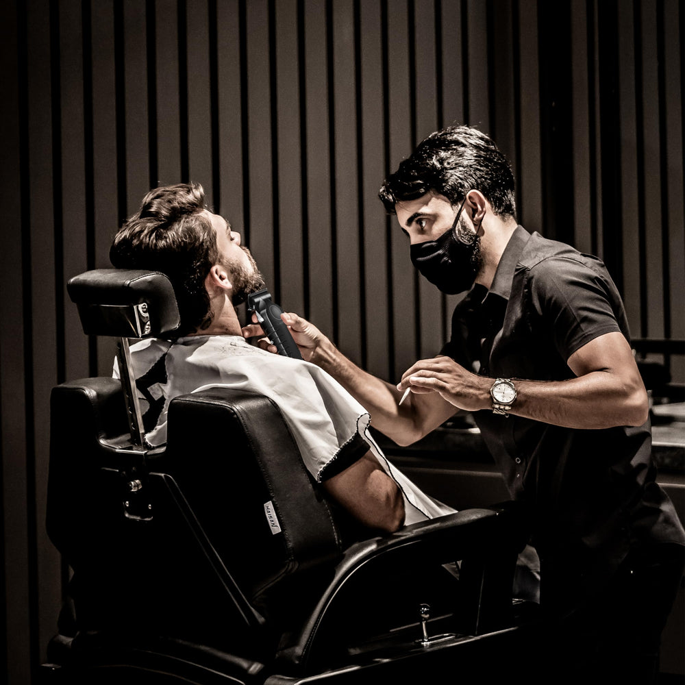 KEMEI 2296 quiet motor keeps grooming comfortable and discreet.